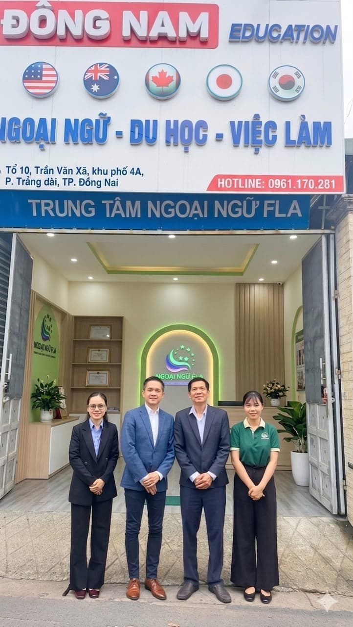 The Đông Nam Education and Trung Tâm Ngoại Ngữ FLA team outside the centre in Trảng Dài, Biên Hòa